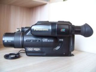 Видеокамера VHS-C Panasonic NV-VZ10 - отличное состояние foto 1