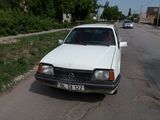 Opel Ascona foto 4