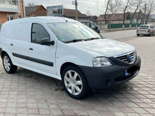 Renault Logan foto 1