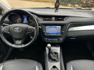 Toyota Avensis foto 6