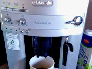 Vând aparat de cafea marca Delonghi Magnifica