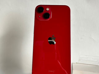 iPhone 13 red 128 gb foto 4