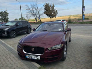 Jaguar XE foto 6