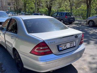 Mercedes C-Class foto 2