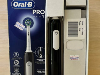 Periuță electrica Oral-B Pro Series 1 - 790 lei