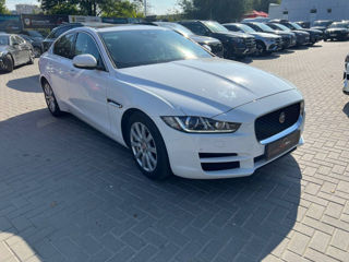 Jaguar XE foto 2