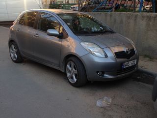 Toyota Yaris foto 2