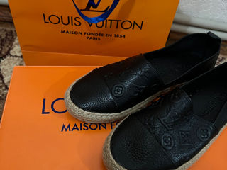 Vând încălțăminte Louis Vuitton foto 4