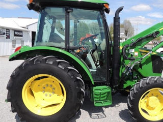 Vand tractor John Deere 5055E foto 5