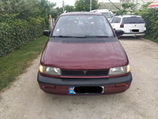 Mitsubishi Space Wagon foto 1