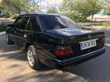 Mercedes Series (W124) foto 3