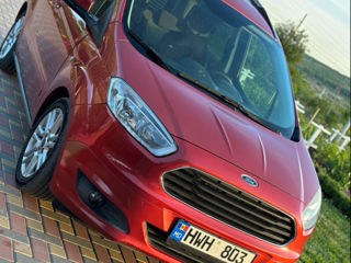 Ford Tourneo Courier foto 2