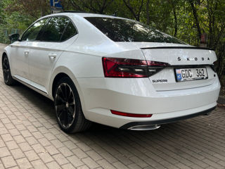 Skoda Superb foto 2