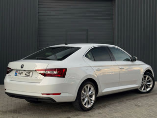 Skoda Superb foto 2