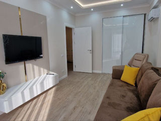 Apartament cu 2 camere, 65 m², Sculeni, Chișinău foto 2