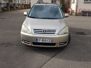 Toyota Avensis foto 2