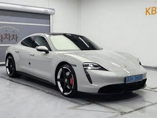 Porsche Taycan foto 4