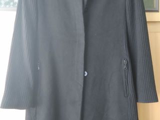 Se vinde: Scurtă femei,  din piele, mărimea 44-46- 900 lei, palton cu gluga, S, firma Eskey, Italia; foto 1