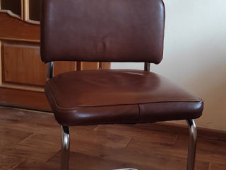 Два офисных кресла из натуральной кожи. foto 4