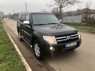 Mitsubishi Pajero foto 2