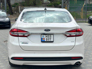 Ford Fusion foto 2