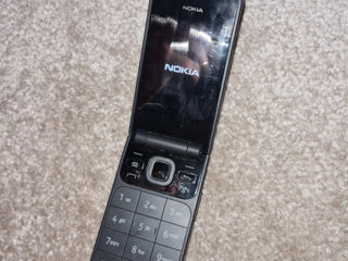 Nokia 2720 flip.  400 lei