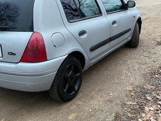 Renault Clio foto 2