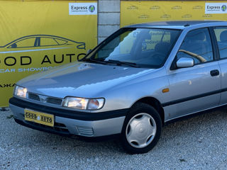 Nissan Sunny foto 2