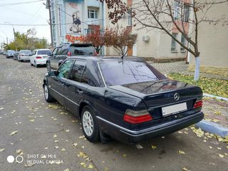 Mercedes Series (W124) foto 6