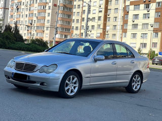 Mercedes C-Class foto 3