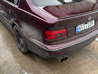 BMW 5 Series foto 4