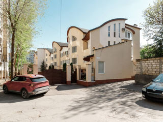 Apartament cu 2 camere, 127 m², Centru, Chișinău foto 1