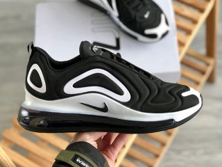 Nike Air Max 720 Black/White foto 1