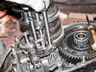 ремонт механической коробки передач Kia или автоматической КПП.