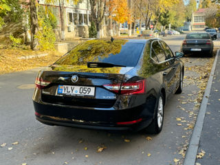 Skoda Superb foto 2