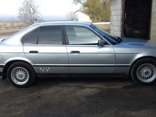 BMW 5 Series foto 3