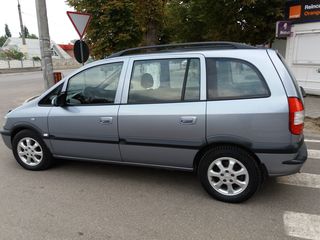 Opel Zafira foto 2