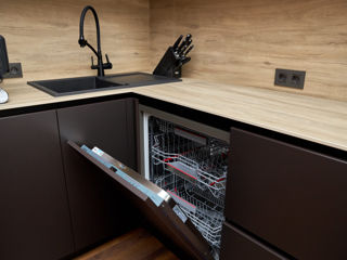 Bucatarie minimalista in forma de "U" foto 3