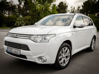 Mitsubishi Outlander foto 2