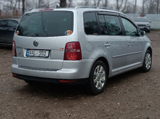 Volkswagen Touran foto 3