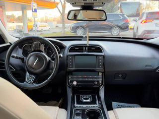 Jaguar XE foto 6