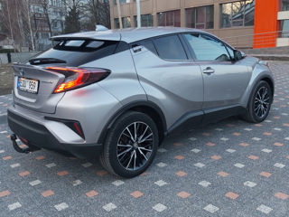 Toyota C-HR foto 2