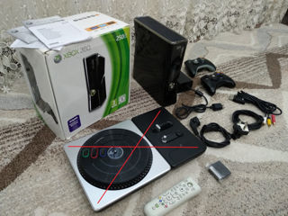 Продам Б/У Xbox 360 original не чипованный + 2 WiFi джойстика + 21 диск