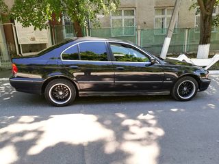 BMW 5 Series foto 5