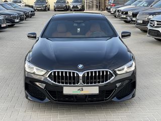 BMW 8 Series foto 2