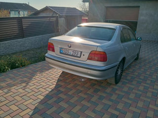 BMW 5 Series foto 4