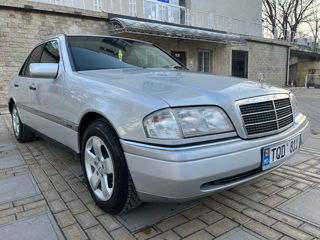 Mercedes C-Class foto 3