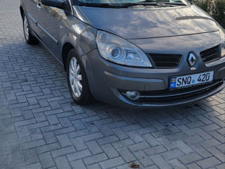 Renault Grand Scenic foto 2