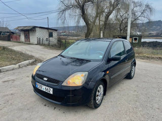 Ford Fiesta foto 2