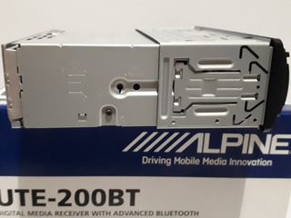 Звук от легендарного производителя - Alpine ute-200BT цифровой медиа-ресивер с bluetooth foto 5